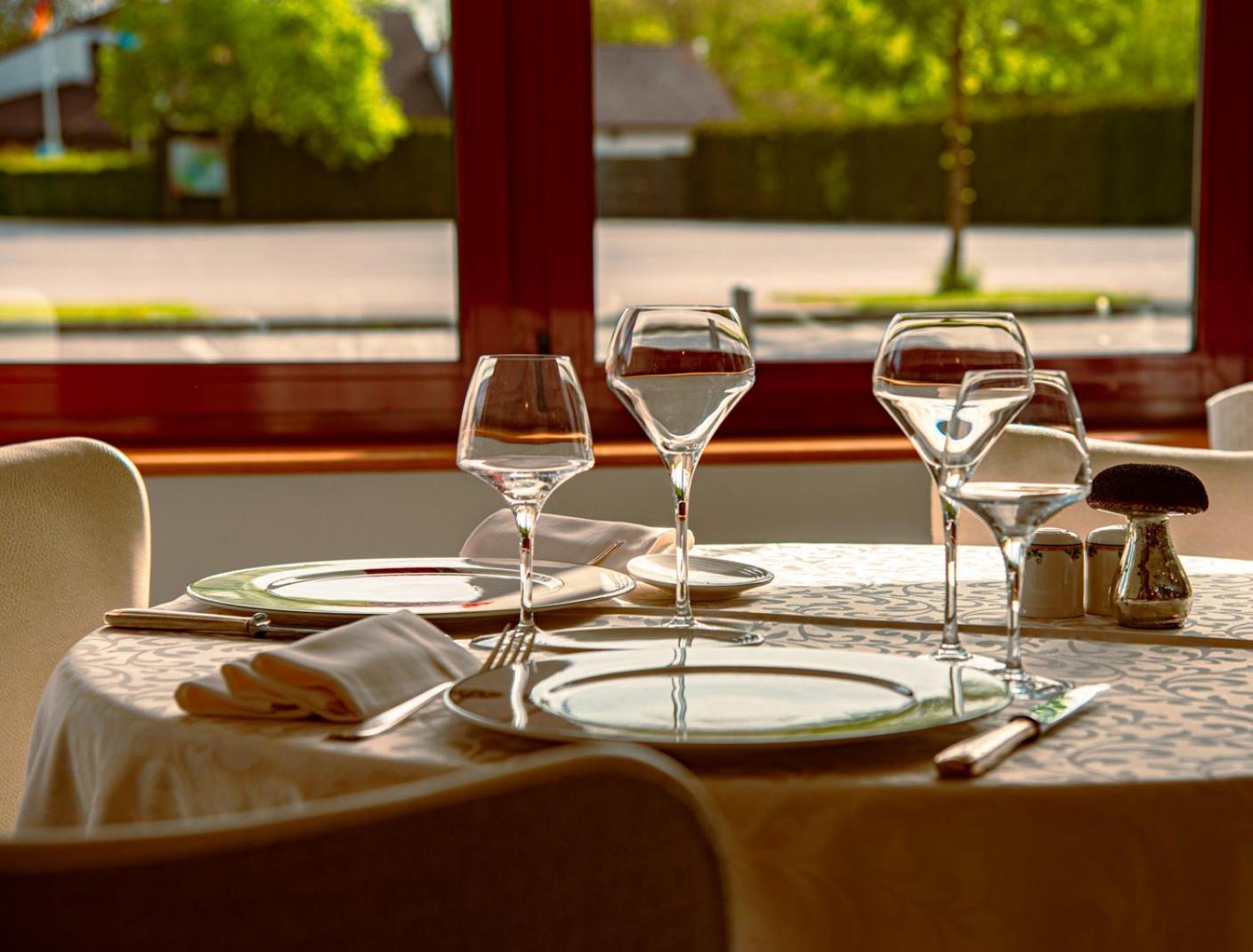 Logis Hotel & Restaurant Des Lacs Celles-sur-Plaine Exterior photo